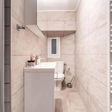 Luminous And Calm 2 Bedroom 7 Minutes To Metro In Koukaki
