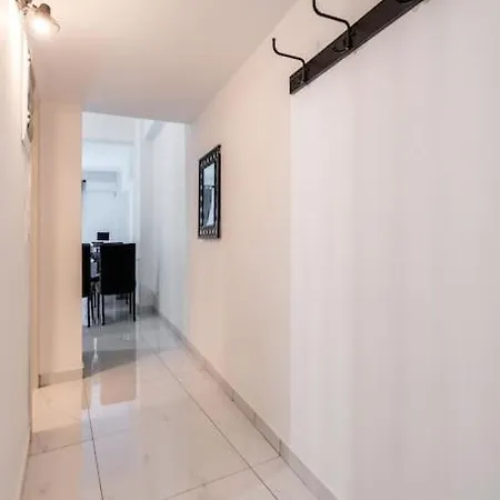 Luminous And Calm 2 Bedroom 7 Minutes To Metro In Koukaki