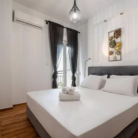 Luminous And Calm 2 Bedroom 7 Minutes To Metro In Koukaki Apartment *