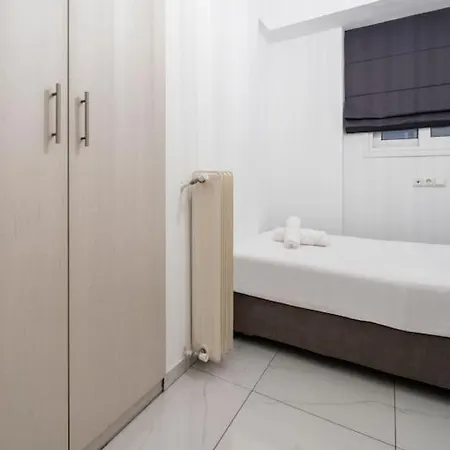 Luminous And Calm 2 Bedroom 7 Minutes To Metro In Koukaki