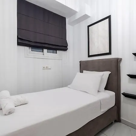 Luminous And Calm 2 Bedroom 7 Minutes To Metro In Koukaki *