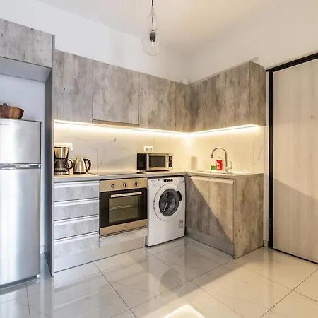 Luminous And Calm 2 Bedroom 7 Minutes To Metro In Koukaki Athens